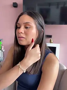 Snapshot of AuroraMoore_Pink chatting on 04.16.26 AuroraMoore Pink online show from 04.16.26