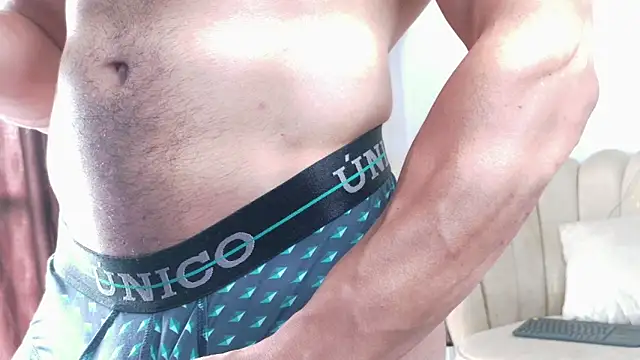 Snapshot of Aroon_connor1 chatting on 04.19.26 Aroon connor1 online show from 04.19.26