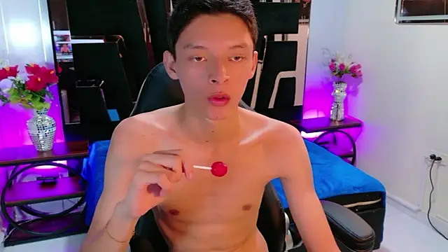 Snapshot of BlurEyes1 chatting on 04.15.26 BlurEyes1 online show from 04.15.26