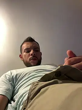Snapshot of Simon_Brown chatting on 05.17.26 Simon Brown online show from 05.17.26