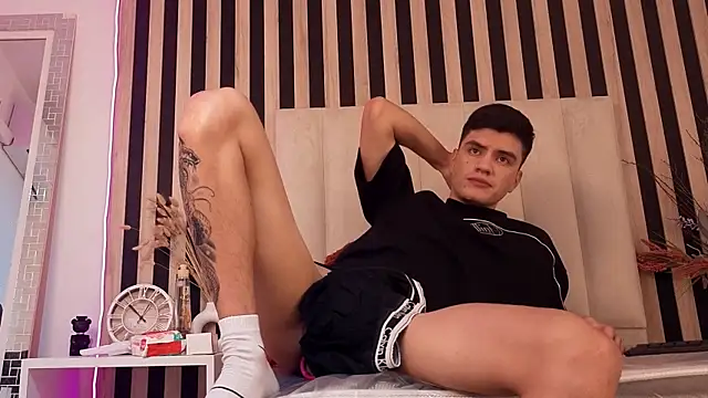 Snapshot of LeoTease chatting on 05.17.26 LeoTease online show from 05.17.26