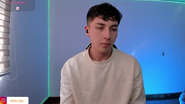 Snapshot of OLIVER_K chatting on 06.02.26 OLIVER K online show from 06.02.26