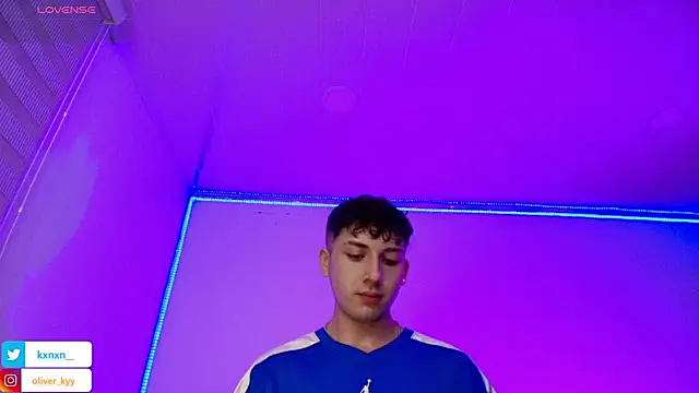 Snapshot of OLIVER_K chatting on 06.18.26 OLIVER K online show from 06.18.26