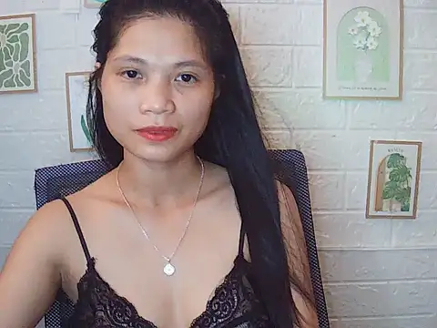 Snapshot of -Lucie-e chatting on 05.18.26 -Lucie-e online show from 05.18.26
