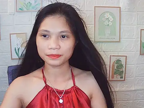 Snapshot of -Lucie-e chatting on 05.19.26 -Lucie-e online show from 05.19.26
