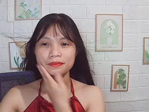 Snapshot of -Lucie-e chatting on 05.20.26 -Lucie-e online show from 05.20.26