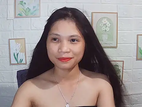 Snapshot of -Lucie-e chatting on 05.27.26 -Lucie-e online show from 05.27.26