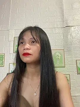 Snapshot of -Lucie-e chatting on 05.29.26 -Lucie-e online show from 05.29.26