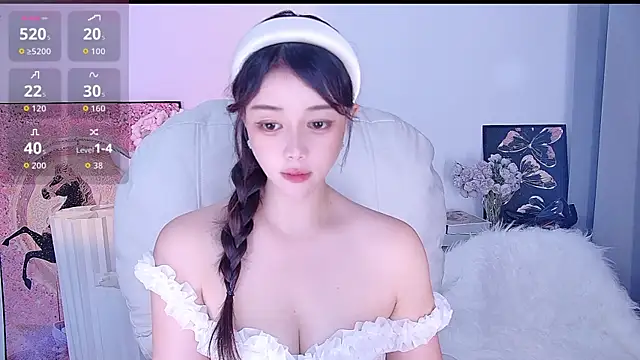 Snapshot of Moon-66 chatting on 06.14.26 Moon-66 online show from 06.14.26