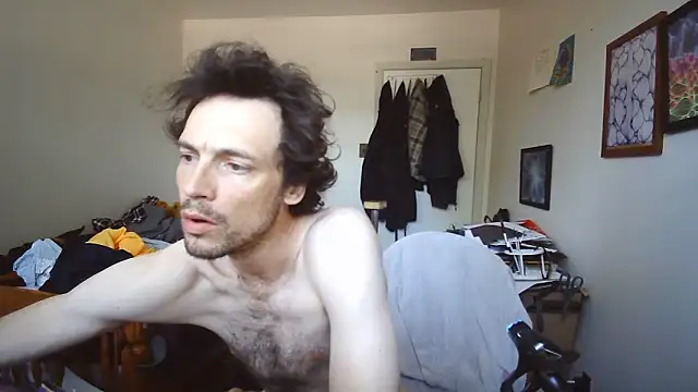 Snapshot of JohnnyMoves chatting on 06.01.26 JohnnyMoves online show from 06.01.26