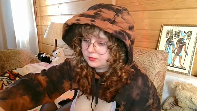 Snapshot of Sara_del_Sun chatting on 04.22.26 Sara del Sun online show from 04.22.26