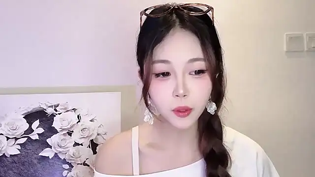Snapshot of KiKi-011 chatting on 05.15.26 KiKi-011 online show from 05.15.26