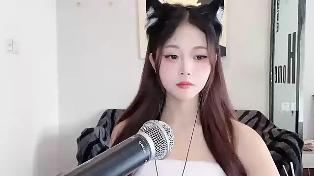Snapshot of KiKi-011 chatting on 05.26.26 KiKi-011 online show from 05.26.26