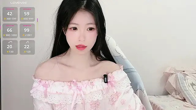 Snapshot of XiaoMei-iiiiii chatting on 04.22.26 XiaoMei-iiiiii online show from 04.22.26