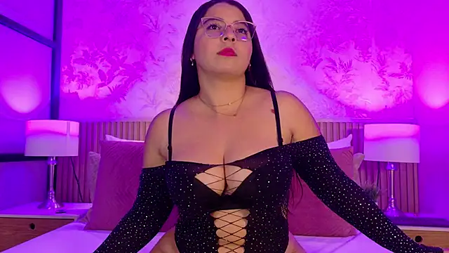 Darcy glow  online show from 05.10.26