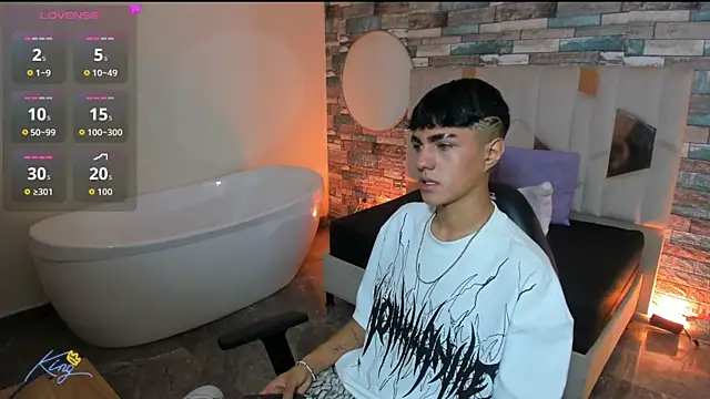 Snapshot of Damian_tay chatting on 05.20.26 Damian tay online show from 05.20.26