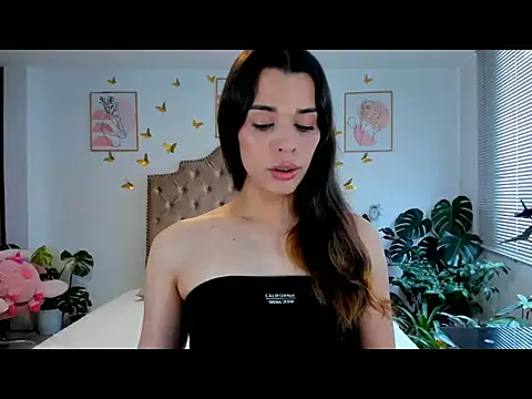 Snapshot of bella_grego chatting on 04.19.26 bella grego online show from 04.19.26
