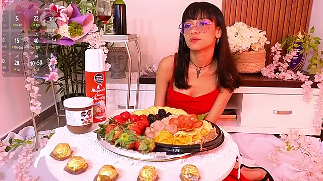 Snapshot of Cherry_Vixen_ chatting on 07.18.26 Cherry Vixen online show from 07.18.26