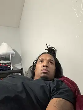 Snapshot of Thatyoungboy01 chatting on 12.17.24 Thatyoungboy01 online show from 12.17.24