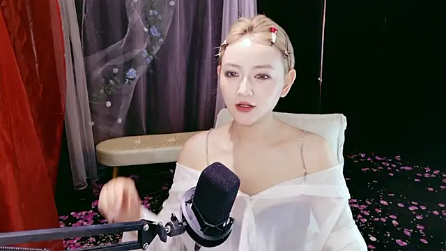 Snapshot of Unique_Mia chatting on 05.12.26 Unique Mia online show from 05.12.26