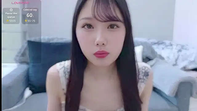 Snapshot of Minamina2 chatting on 05.18.26 Minamina2 online show from 05.18.26