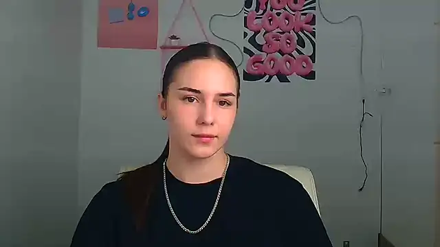 Snapshot of Kyara_ra chatting on 06.18.26 Kyara ra online show from 06.18.26