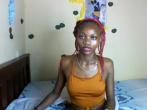 Snapshot of LunaNior chatting on 06.05.26 LunaNior online show from 06.05.26