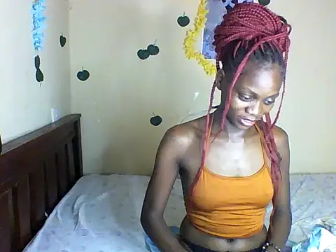 Snapshot of LunaNior chatting on 06.13.26 LunaNior online show from 06.13.26