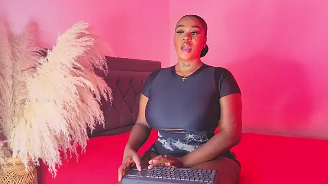 Snapshot of Thalyanna_ebonny chatting on 05.01.26 Thalyanna ebonny online show from 05.01.26