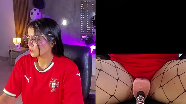 Snapshot of LuciaReid chatting on 06.19.26 LuciaReid online show from 06.19.26