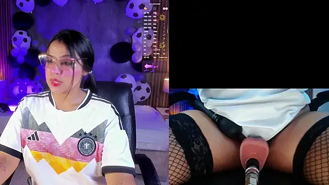 Snapshot of LuciaReid chatting on 06.23.26 LuciaReid online show from 06.23.26