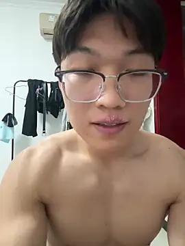 Snapshot of Ycen_ chatting on 04.29.26 Ycen online show from 04.29.26