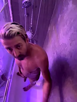 Snapshot of maxbandit chatting on 09.25.25 maxbandit online show from 09.25.25