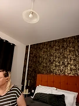 I amVeronicle online show from 04.28.26