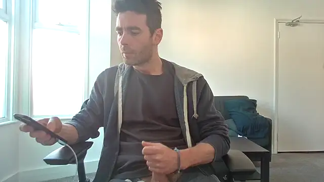 Snapshot of frenchbdmaninlondon chatting on 04.27.26 frenchbdmaninlondon online show from 04.27.26