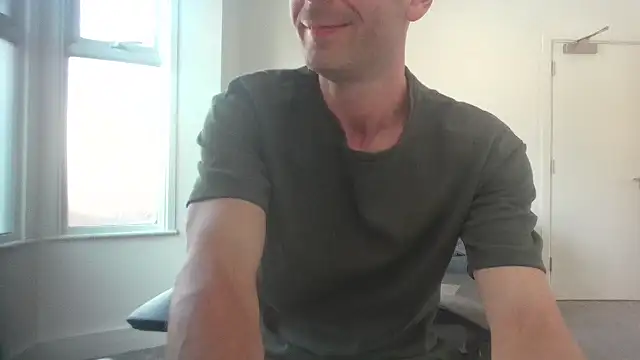 Snapshot of frenchbdmaninlondon chatting on 07.06.26 frenchbdmaninlondon online show from 07.06.26
