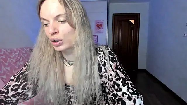 Snapshot of milliKira006 chatting on 05.11.26 milliKira006 online show from 05.11.26