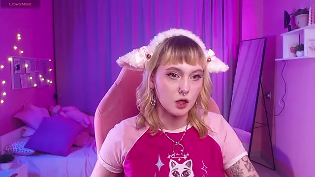 Emma Thomps online show from 04.27.26