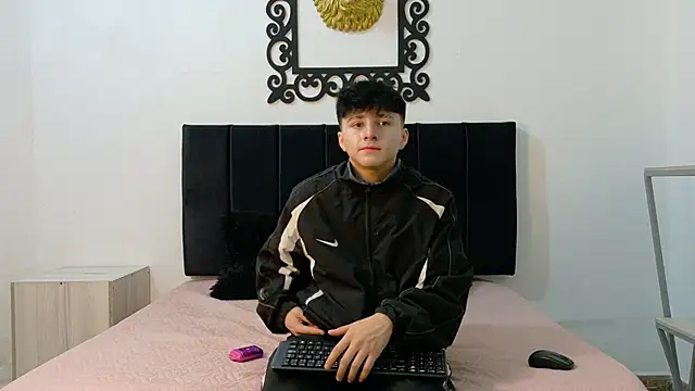 Snapshot of LunayDream chatting on 06.16.26 LunayDream online show from 06.16.26