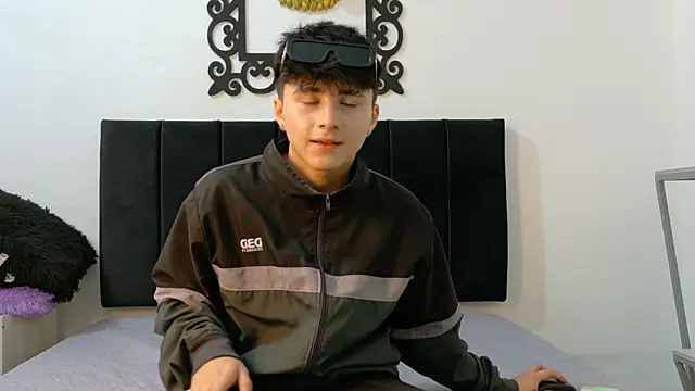 Snapshot of LunayDream chatting on 06.23.26 LunayDream online show from 06.23.26
