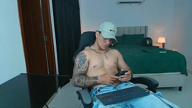 Snapshot of Mrbig_maximo chatting on 06.07.26 Mrbig maximo online show from 06.07.26