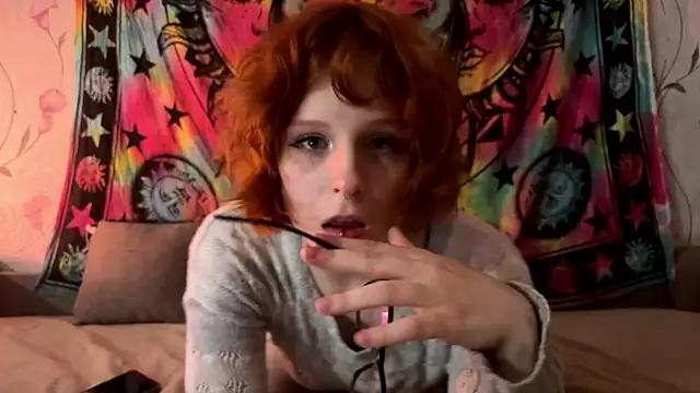 Snapshot of solarya_redfox chatting on 05.17.26 solarya redfox online show from 05.17.26