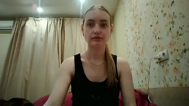 Snapshot of Lisanta chatting on 04.26.26 Lisanta online show from 04.26.26