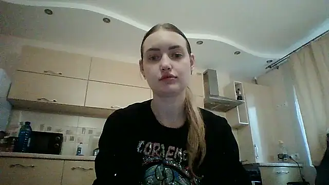 Snapshot of Lisanta chatting on 05.11.26 Lisanta online show from 05.11.26