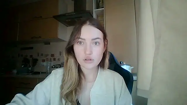 Snapshot of Lisanta chatting on 05.30.26 Lisanta online show from 05.30.26