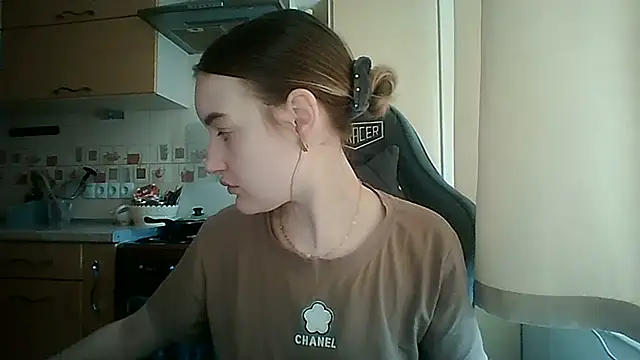 Snapshot of Lisanta chatting on 06.17.26 Lisanta online show from 06.17.26
