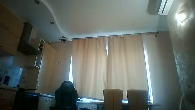 Snapshot of Lisanta chatting on 06.25.26 Lisanta online show from 06.25.26