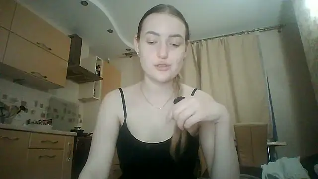 Snapshot of Lisanta chatting on 06.26.26 Lisanta online show from 06.26.26