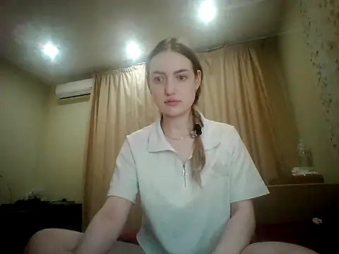 Snapshot of Lisanta chatting on 07.28.26 Lisanta online show from 07.28.26