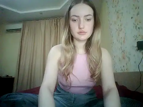 Snapshot of Lisanta chatting on 07.30.26 Lisanta online show from 07.30.26